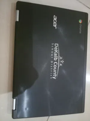يوجد لدي 5 اغراض للبيع بسعر واحد هاتف ألترا S25 طاوله صغيره لاب توب خاتم فضه و كاميره تصوير رياضي