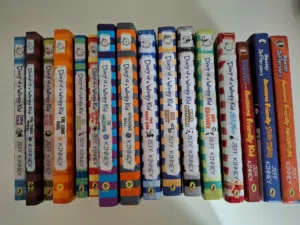 كتاب "wimpy kid" ستعشر كتاب