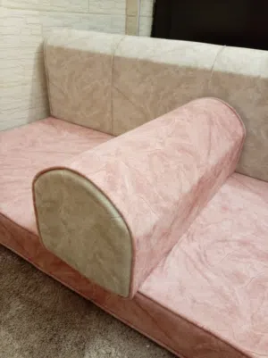 مجلس عربي أنيق ونظيف للبيع موقعه إربد حدائق الملك عبدالله الثاني استخدام خفيف جدًا