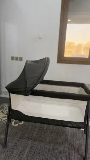 سرير اطفال شبه جديد