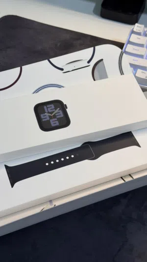 Apple Watch SE (الجيل الثاني) 44mm