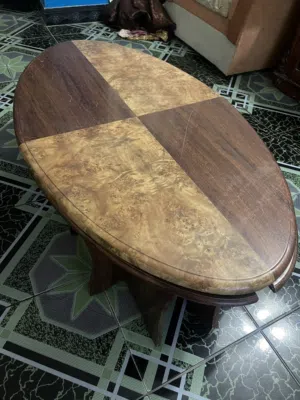 طاولة كبيره مع 4 صغار لون بني