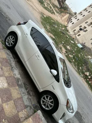 تويوتا بريوس c 2015