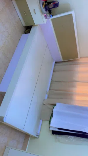 للبيع غرفة نوم سرير نفر ونص كبت و فرن