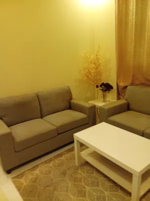 طقم كنب صالون مودرن (قطعتين - 5 مقاعد) مع الطاولات و اكسسواراتها Modern Sofa  Set with tables