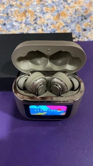 سماعة JBL Tour Pro 2 (الأصلية) شاشه لمس  جديده علفحص فقط الكارتونه متضرره شي بصيط