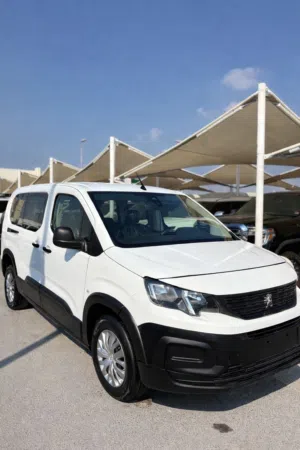 Peugeot Rifter GCC 2022 7 Seater – Diesel Engine – Manual Transmission 150,000
