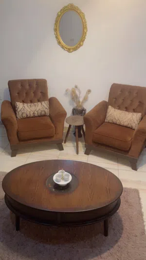 حررررق صالون كامل امريكي وطقم طاولات خشب تقيل وثريا