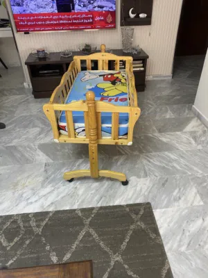 سرير بيبي حديث الولادة للبيع بحالة الجديد