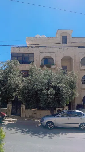 195 m2 3 Bedrooms Apartments for Sale in Amman Shmaisani