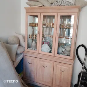 بوفيه خشب بحاله ممتازه