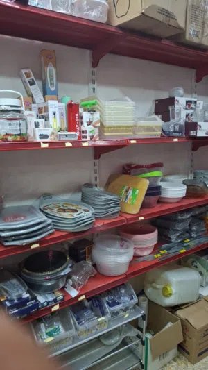 غراض محل للبيع بسعر جملتهم سواء تريد غراض معينه او غراض كاملة ورفوف وتعاليك المحل وياهن