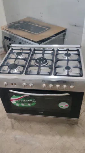 للبيع طباخ غاز ماركه بوش ايطالي 5 شعله بحاله ممتازه مقاس 60 في 90 بحاله ممتازه معا التوصل التشغيل