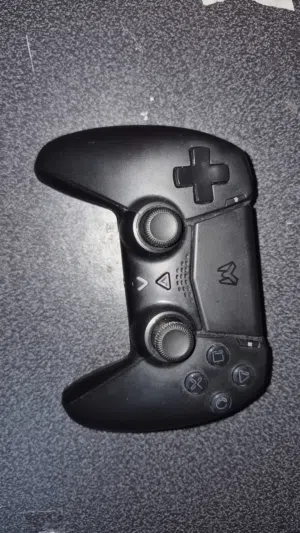 يد EMG يشتغل على PS5 و PC