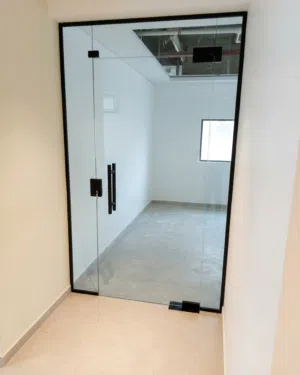 واجهات سيكوريت زجاج محلات  أبواب سيكوريت جاهزون للتركيب الفوري والصيانة الطارئة لواجهات المحلات..
