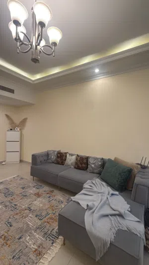 طقم كنب مع ملحقاته