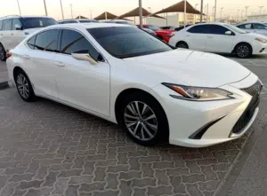 للبيع لكزس خليجي ES350 V6 صبغ وكالة بلكامل وبحالة الوكالة مفتاحين الوكالة اول مالك محركات شد وكالة