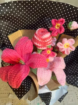 باقة ورد كروشية حسب الطلب