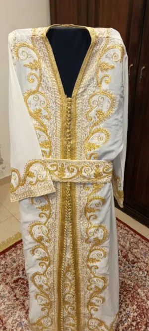 فساتين وقفاطين استخدام مره وحده    من دبي