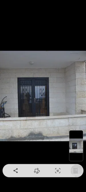 شقه في آخر بيرزيت من جهت ابو قش طابق اول مساحه 135متر