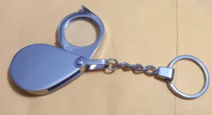 عدسة مكبرة