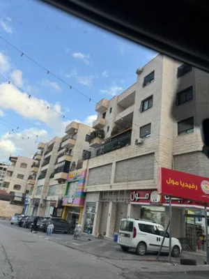 محل تجاري مشطب بموقع حيوي ومميز في رفيديا