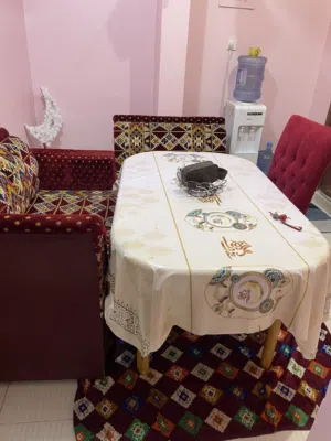 جلسة عربية مع طاولة فطور