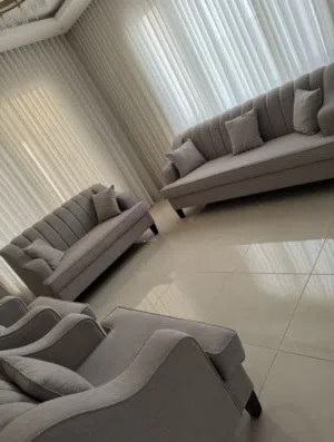 طقم كنب إلى 7 أشخاص  سوبر سوفت صناعة بحرينية   نظيف جدا