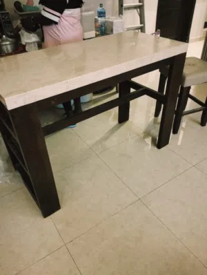 marble and wooden dinning table with 4 chairs for sale in good condition