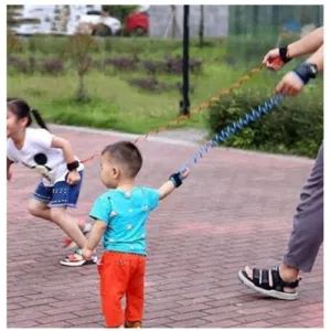 حزام أو سوار أمان للأطفال مضاد للضياع، وهو عبارة عن وصلة معصم مرنة مصممة للحفاظ على سلامة الأطفال في