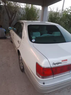 تويوتا جنون كريستال ابيض