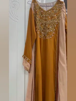 لبسة شك مع شيلتها