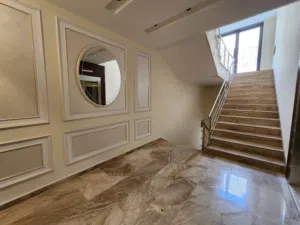 شقة فارغة للبيع أو للإيجار في عبدون ref : 14312