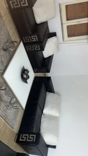 صالون للبيع