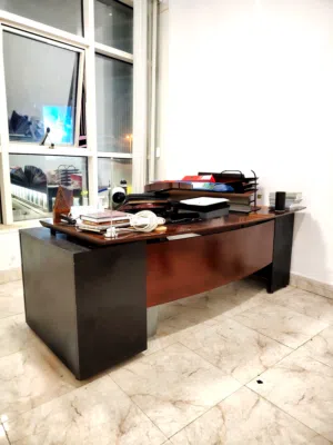 مكتب إداري كبير خشبي