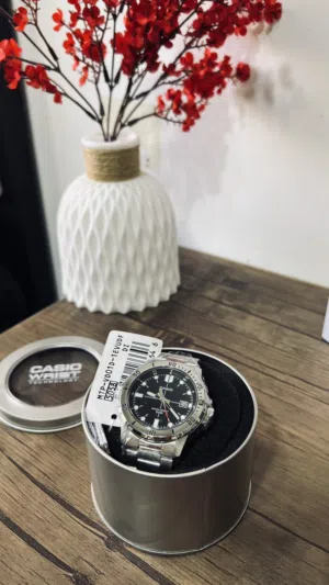 ساعة كاسيو (CASIO) أصلية جديدة كليًا بورقتها