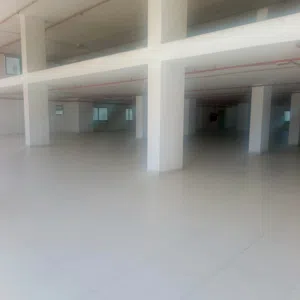 محلات للايجار بمساحات واسعه تصلح لكافة الانشطه التجاريه \44083
