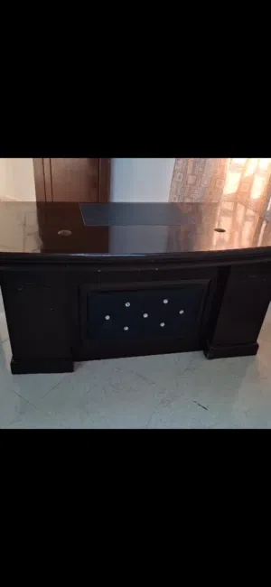 مكتب خشب جديد