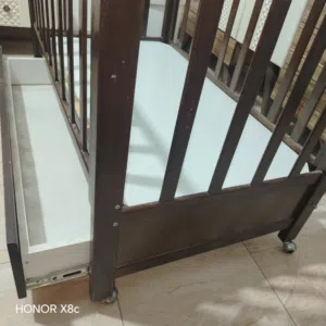 تخت بيبي مع ديكور اضاءة هدية