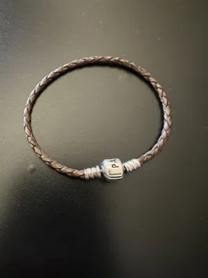 باندورا Pandora