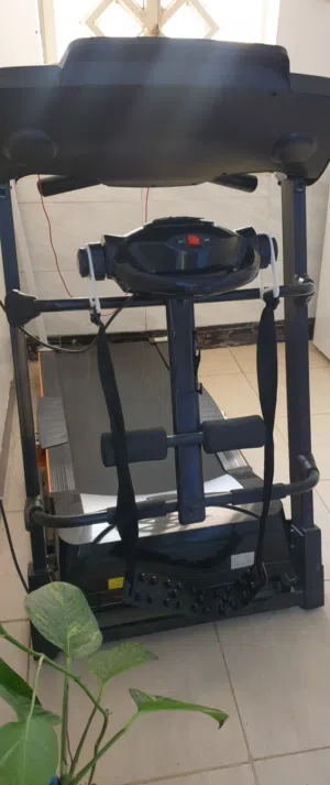 جهاز رياضه (مشي + معداته ) دبل ماطور للبيع شبه جديد نضيف وما بي شي