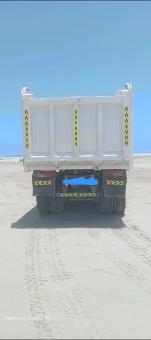 MAN TIPPER