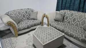 صالون قطعتين مع طاولة