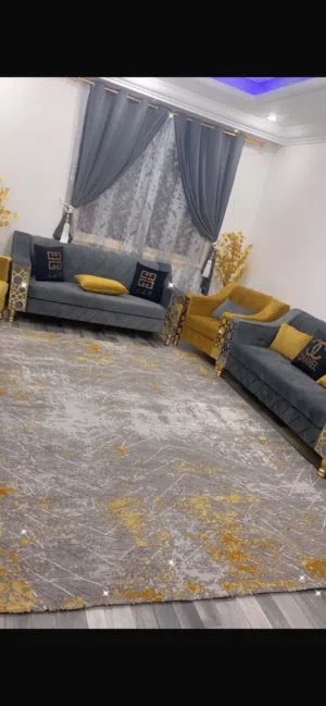 سلام عليكم للبيع كنبت تفصيل الضجيج ست قطع كرسيين فردي وأربعة قطع مفرد. الوصف مهم