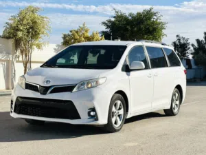 Used Toyota Sienna in Tripoli