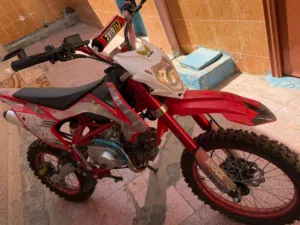 دراجة ترابية فلرا (Pit Bike) بحالة ممتازة ونظيفة