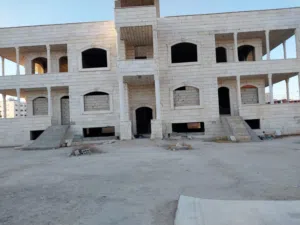 بيت للبيع مع ارض