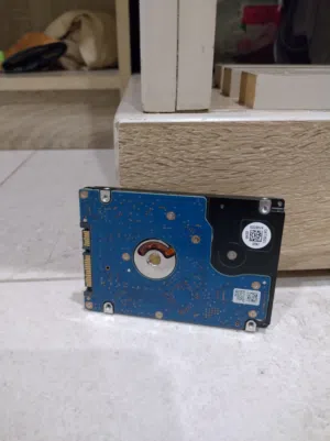 اغراض لابتوب سامسونغ مع رسيفر ولكن رسيفر في زر خربان و لكن يشتغل و ممتاز بس ما في ريموت