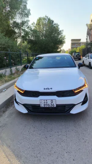 السلام عليكم كي فايف موديل 2023 ماشيه 38 ميل الف   مواصفات جي تي لاين محرك 1600 تيربو اللون ابيضّ