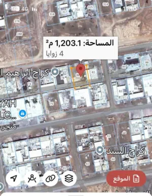صناعيه في ولاية بديه موقع حيوي محيطه بالخدمات والبنايات قابل لتفاوض انا المالك